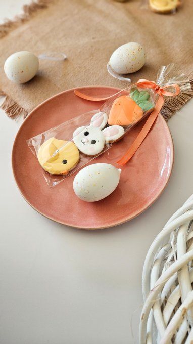 Trio de biscuits de pâques -carotte, lapin rose, poussin