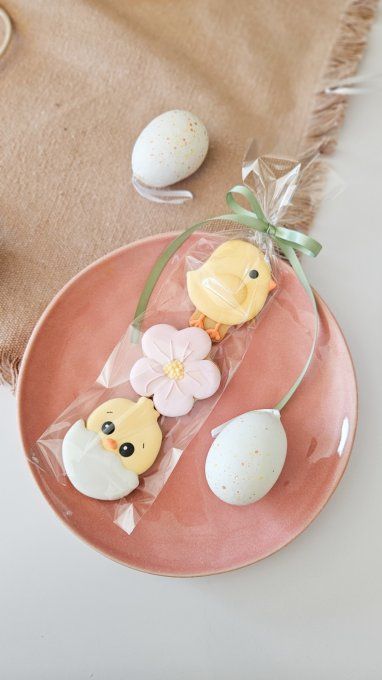 Trio de biscuits de pâques -poussin coquille, fleurs, poussin 