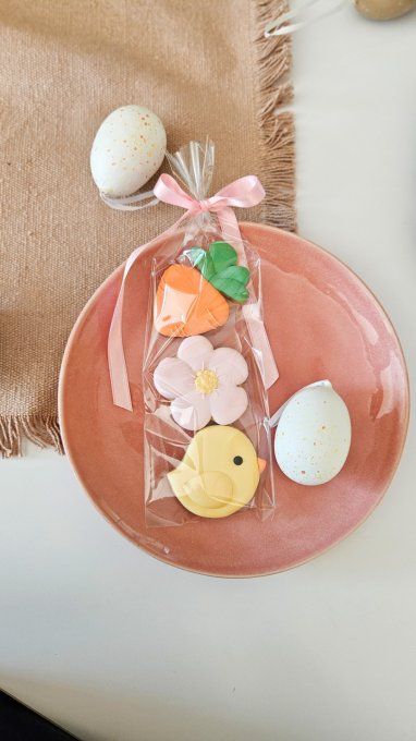 Trio de biscuits de pâques- poussin, fleurs, carotte