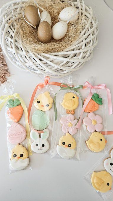 Trio de biscuits de pâques -poussin coquille, fleurs, poussin 