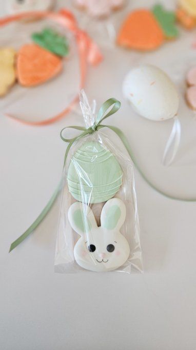 Duo de biscuits de pâques -oeuf et lapin sauge