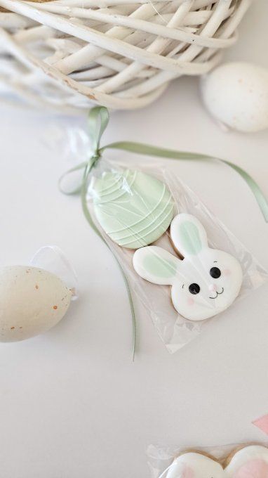 Duo de biscuits de pâques -oeuf et lapin sauge