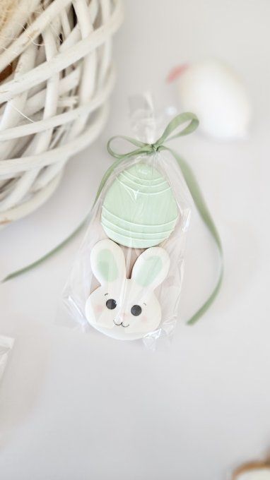 Duo de biscuits de pâques -oeuf et lapin sauge