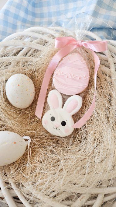 Duo de biscuits de pâques - oeuf et lapin rose