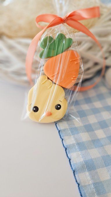 Duo de biscuits de pâques -carotte et tête poussin
