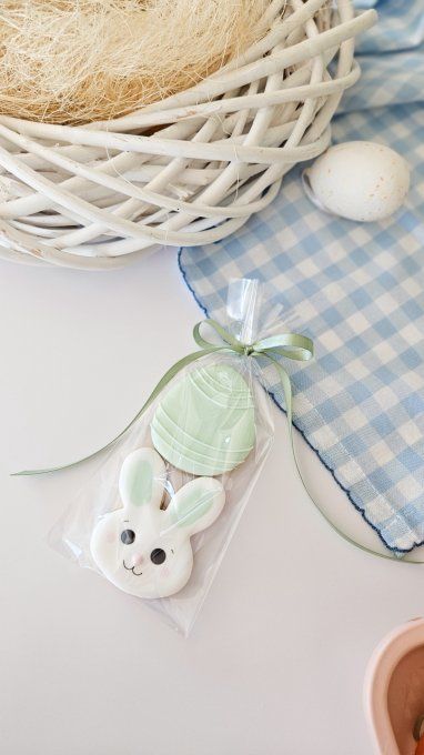 Duo de biscuits de pâques -oeuf et lapin sauge