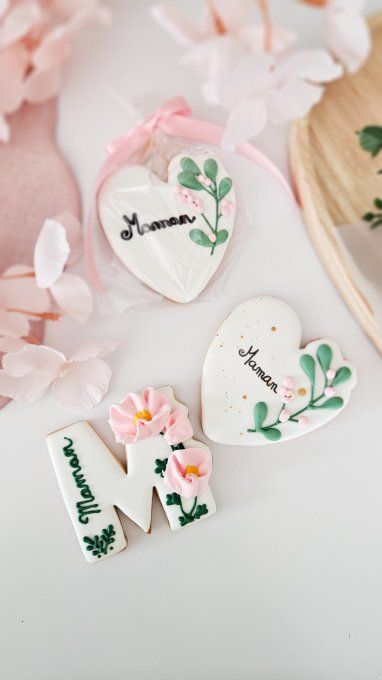 Biscuit cœur fleuri et doré “Maman” – Fête des Mères  -Collection Florale - Copie