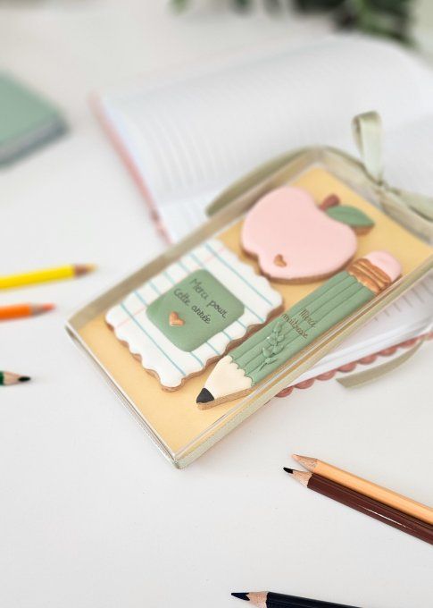 Trio de Sablés décorés personnalisés Maître, Maîtresse ou ATSEM – Coffret Merci pour cette année