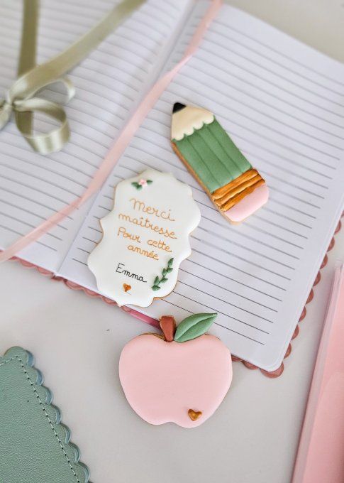 Trio de sablés décorés personnalisé – Cadeau maîtresse, maître ou ATSEM