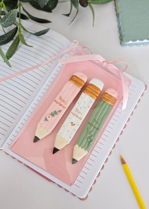 Coffret de 3 crayons en sablés décorés personnalisé – Cadeau maîtresse, maître ou ATSEM