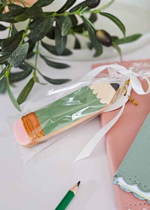 Maxi crayon personnalisable – Cadeau maîtresse, maître ou ATSEM 