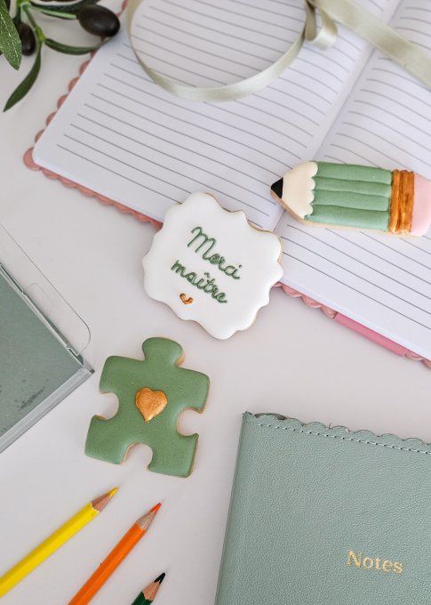 . Titre Coffret de sablés décorés Puzzle & Crayon – Cadeau maître