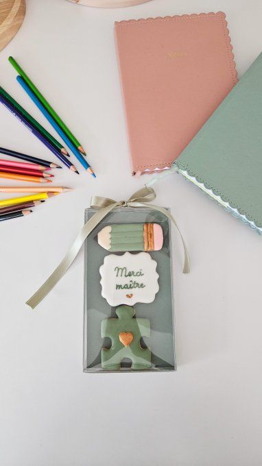 . Titre Coffret de sablés décorés Puzzle & Crayon – Cadeau maître