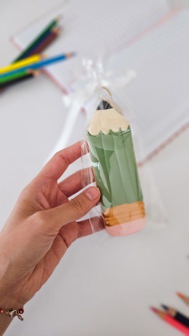 Maxi crayon personnalisable – Cadeau maîtresse, maître ou ATSEM 